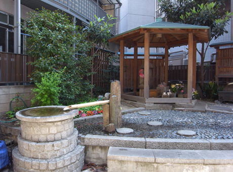 六地蔵の井戸　黄金の水