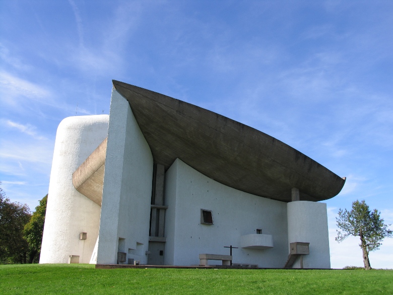 ロンシャン礼拝堂 | ル・コルビュジエとパリの建築を訪ねて（フランス